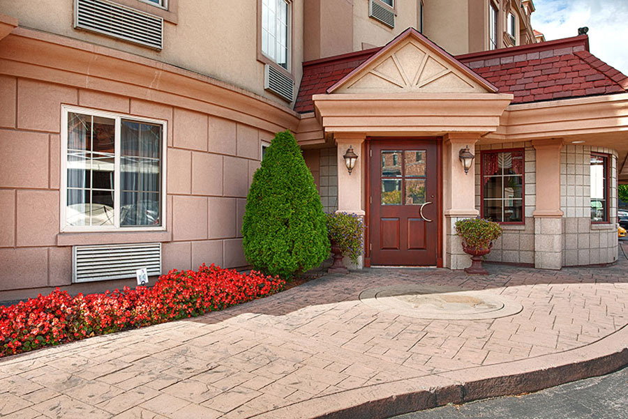 front entrance to Best Western On The Avenue